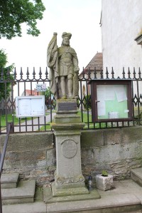 Bohuslavice, socha sv. Václava před kostelem