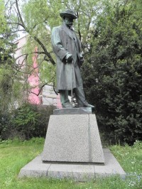 Hronov, socha Aloise Jiráska