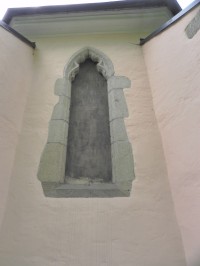 Hronov, okno kostela Všech svatých
