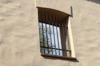 Hůrka, okno bývalého kostela