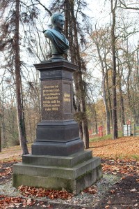 Plzeň, Lochotínský park pomník zakladatele