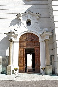 Vchod do kostela sv. Štěpána
