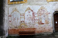 Kresby na stěně klášterního kostela