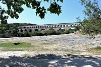 Pont du Gard, pohled z cesty k mostu