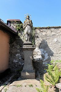 Kolinec, socha sv. Jana z Nepomuku u kostela
