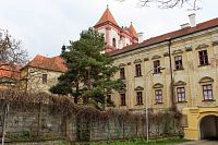 Pohled na klášter z Loucké ulice