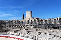 Arles, město římských a středověkých památek.