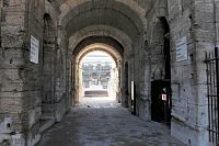 Arles, vstupní chodba arény