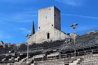 Arles, jedna z věží arény