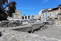 Arles, římské divadlo celkový pohled