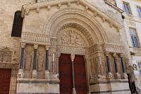 Arles, vchod do katedrály