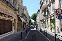 Arles, ulice z náměstí