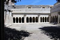 Arles, klášterní dvůr