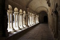 Arles, křížová chodba v kláštera
