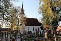 Jindřichův Hradec, pohled na kostel sv. Václava ze hhřbitova