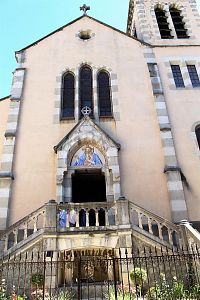 Castellane, průčelí kostela Sacre Coeur