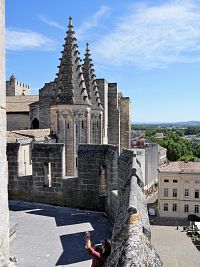 Záběr ze střechy paláce