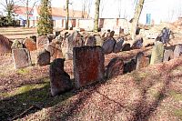 Nejstarší náhrobní kameny