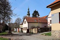 Břetislavova ulice v pozadí Chodský hrad