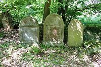 Nejstarší náhrobky na hřbitově