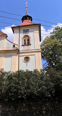 Věž kostela sv. Mikuláše, pohled od západu