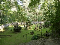 Záběr ze hřbitova