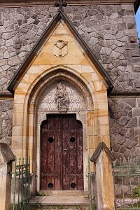 Portál v průčelí kaple sv. Alžběty