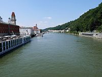 Pohled na Dunaj z mostu