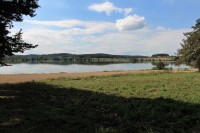 Pohled na rybník z cesty do Kvašňovic