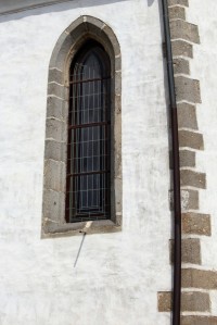 Okno presbytáře kostela sv. Bartoloměje