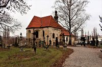 Mikulášský hřbitov a kostel sv. Mikuláše v Plzni.