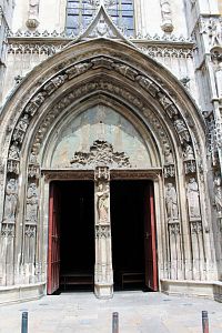 Hlavní vchod katedrály
