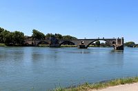 Avignon, pohled na most přes řeku