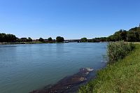 Pohled na řeku z pravého břehu