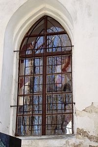 Prácheň, okno kostela sv. Klimenta