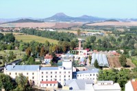 Louny, pohled z věže kostela na České Středohoří