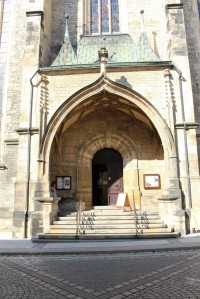Vchod do kostela sv. Mikuláše