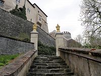 Schodiště pod hradem