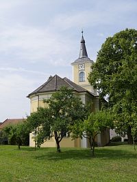 Pohled na kostel z parku