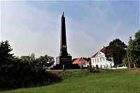 Rakouský pomník u Varvažova.