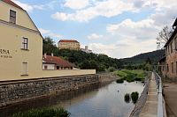 Pohled na zámek od řeky Svitavy