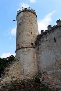 Věž nad vstupní branou