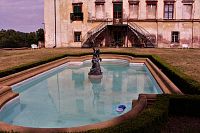 Bazén na zahradě zámku