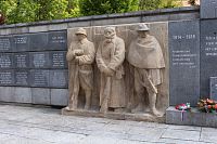 Levá strana pomníku, první světová válka