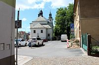 Liberec, kostel Nalezení sv. Kříže a jeho okolí.