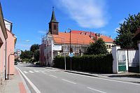 Pohled na kostel z Hradecké ulice