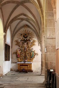Boční oltář kostela Nanebevzetí Panny Marie