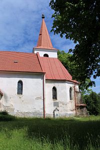 Presbytář a věž kostela