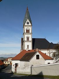 Pohled na kostel od zámku