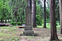 Lázně Libverda, válečný pomník v lázeňském parku.